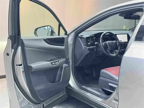 Lexus NX 2023
