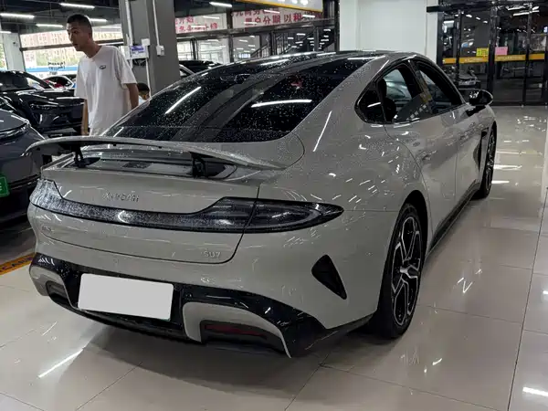 Xiaomi SU7 2025