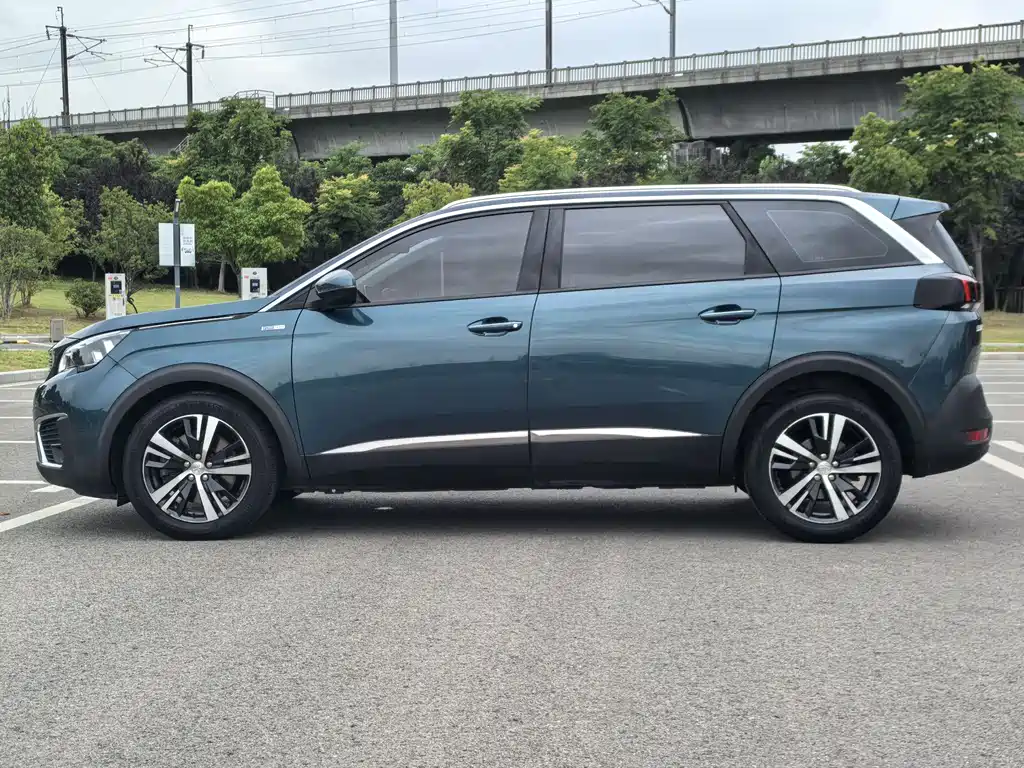 Peugeot 5008 2017 — фото 3