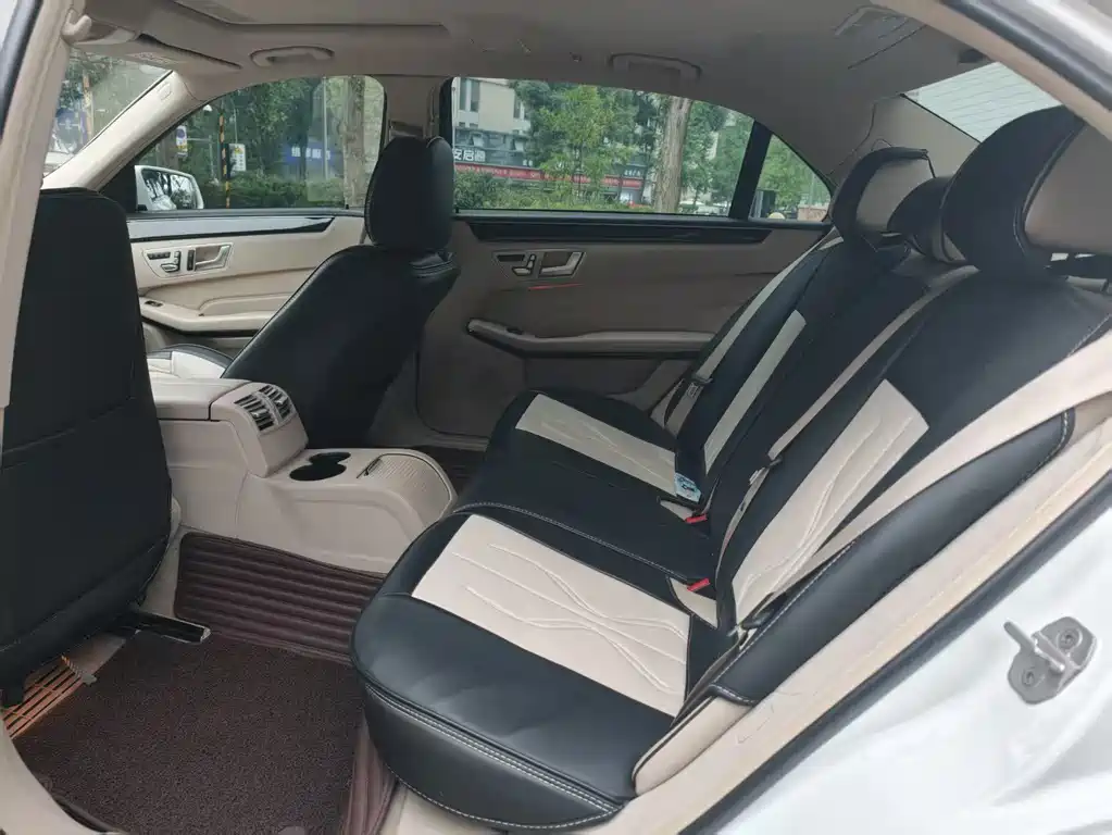 Mercedes-Benz E-Class 2015 — фото 13