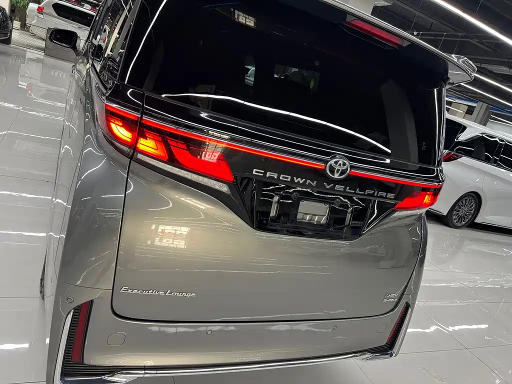 Toyota Vellfire 2023 — фото 7
