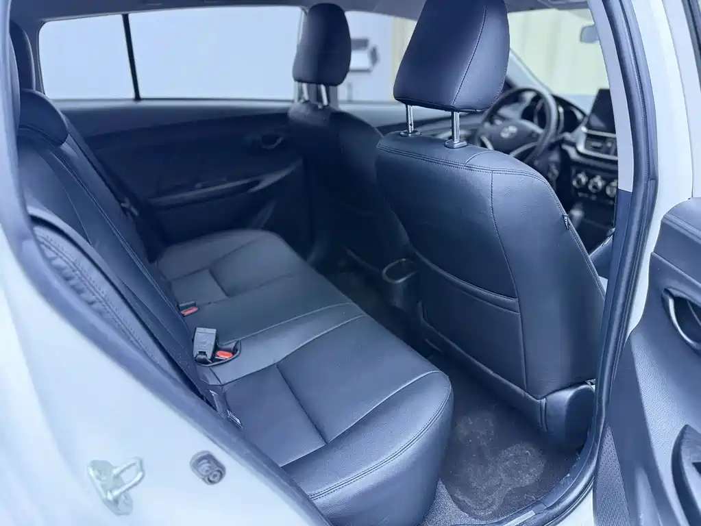 Toyota Yaris L 2022 — фото 11