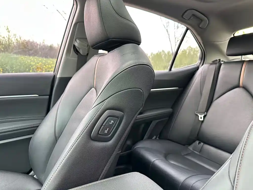 Toyota Camry 2020 — фото 15