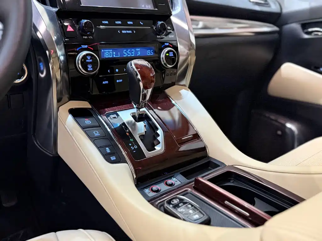 Toyota Alphard 2015 — фото 7