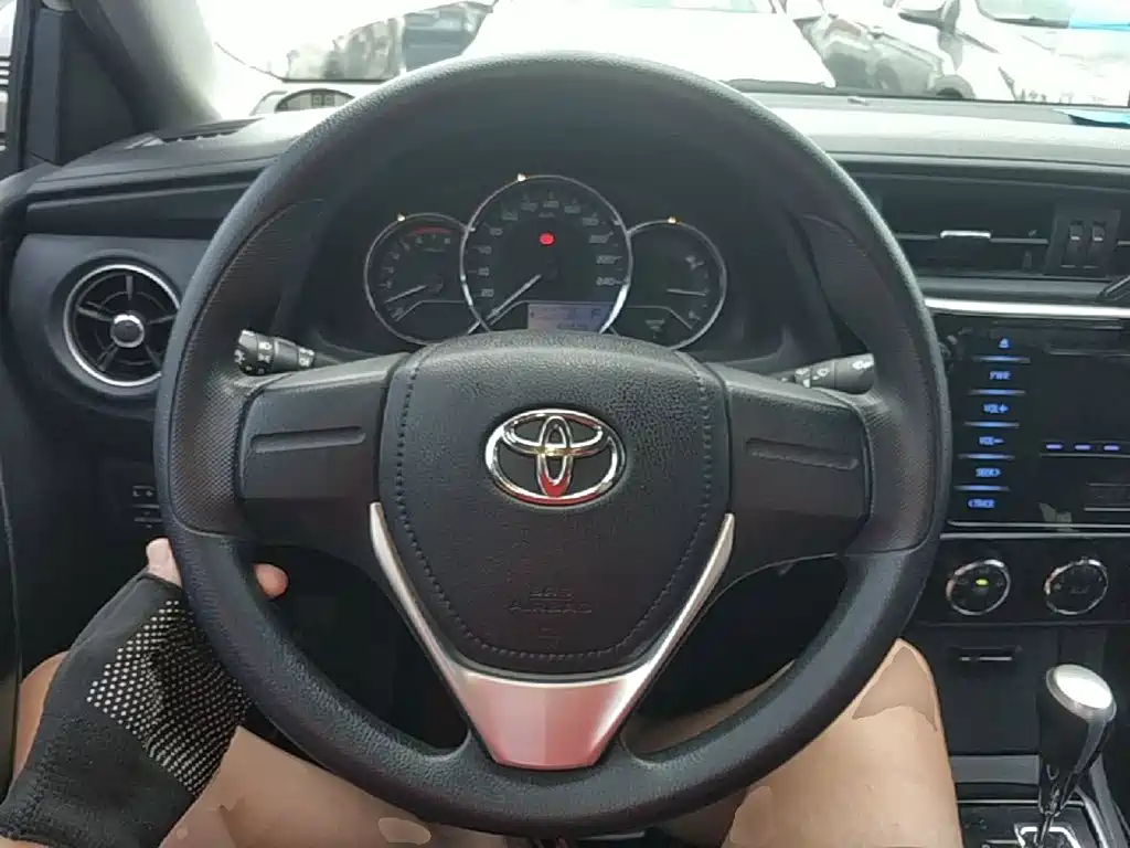 Toyota Corolla 2018 — фото 11