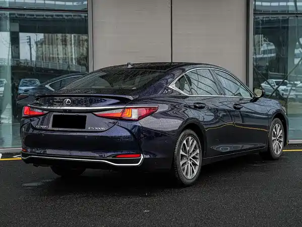 Lexus ES 2022