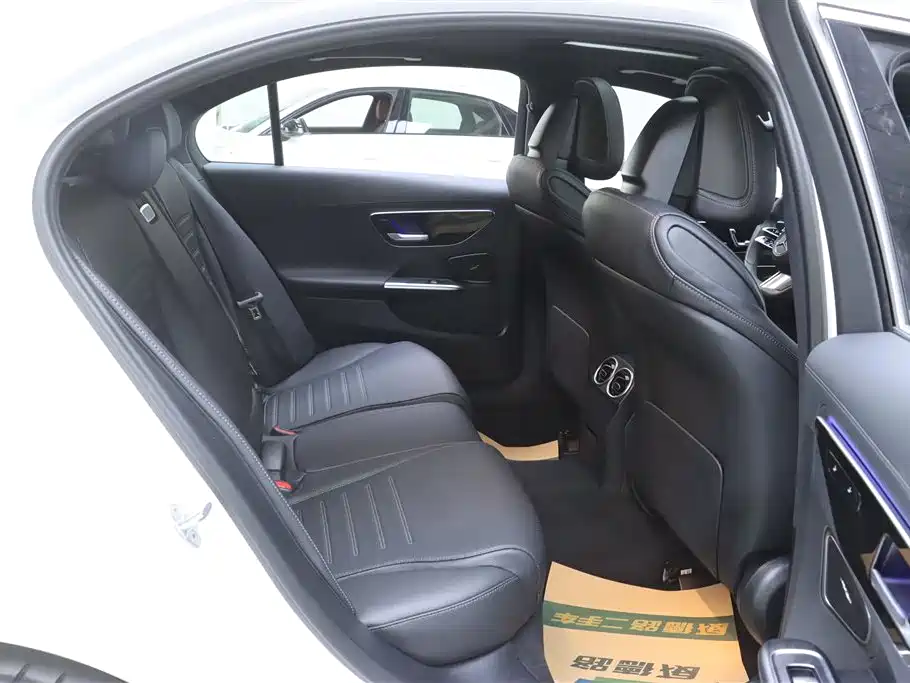 Mercedes-Benz C-Class 2023 — фото 17
