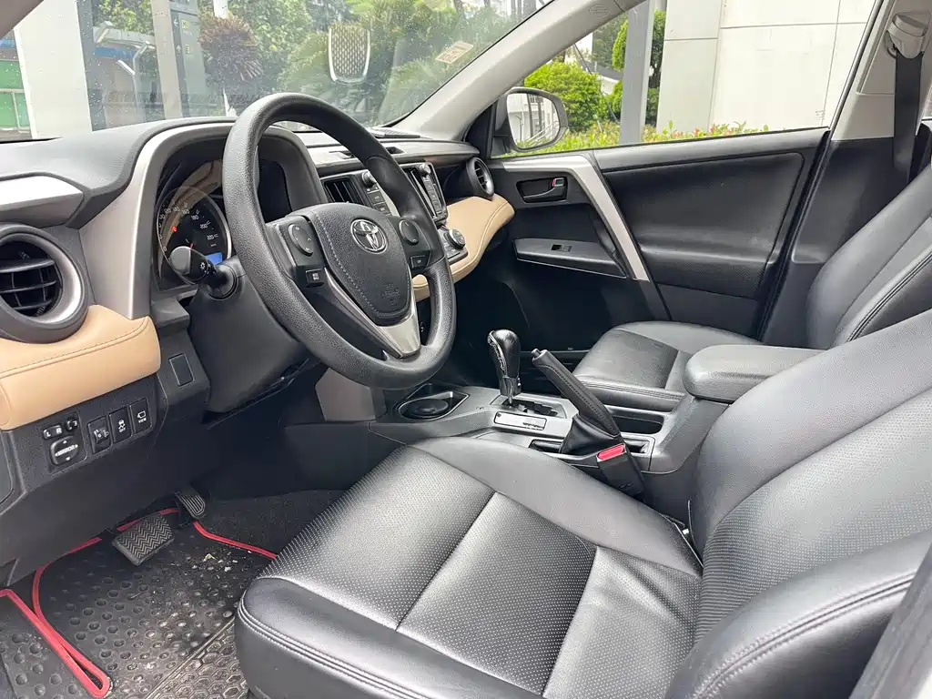 Toyota RAV4 2016 — фото 10