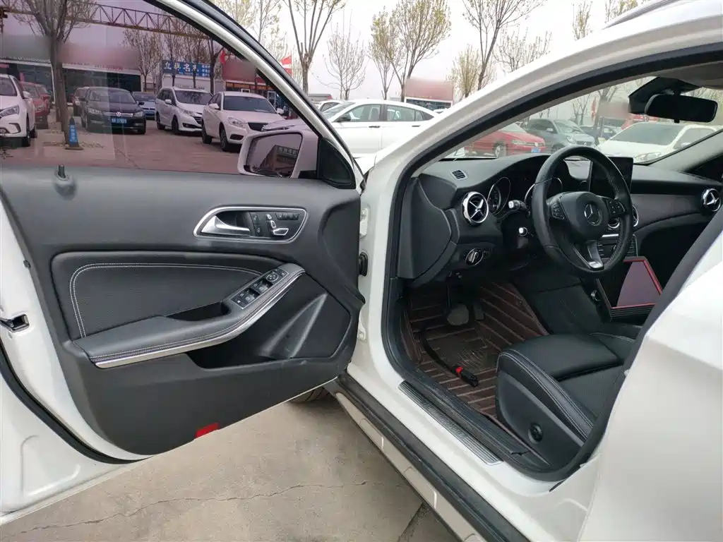 Mercedes-Benz GLA 2018 — фото 16
