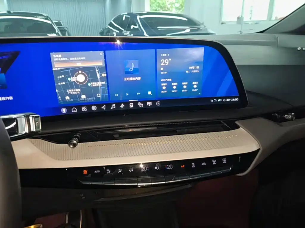 Cadillac IQ Aoge 2024 — фото 13