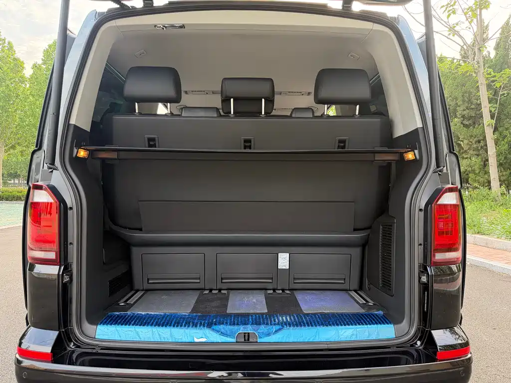 Volkswagen Multivan 2018 — фото 23