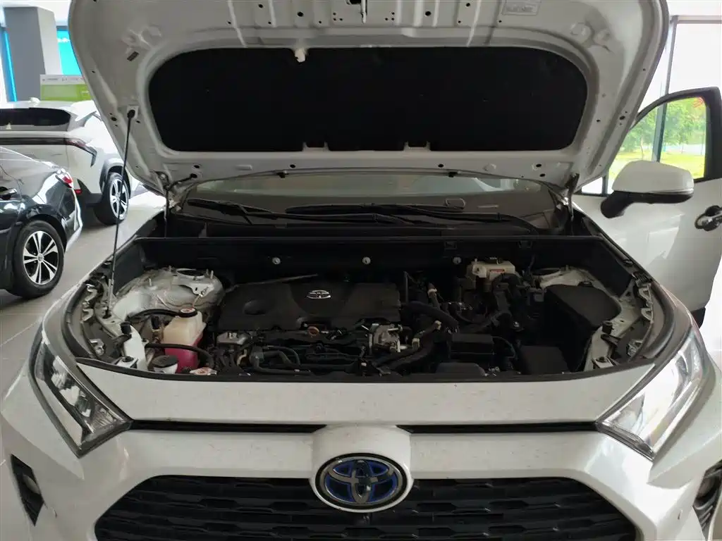Toyota RAV4 2021 — фото 16