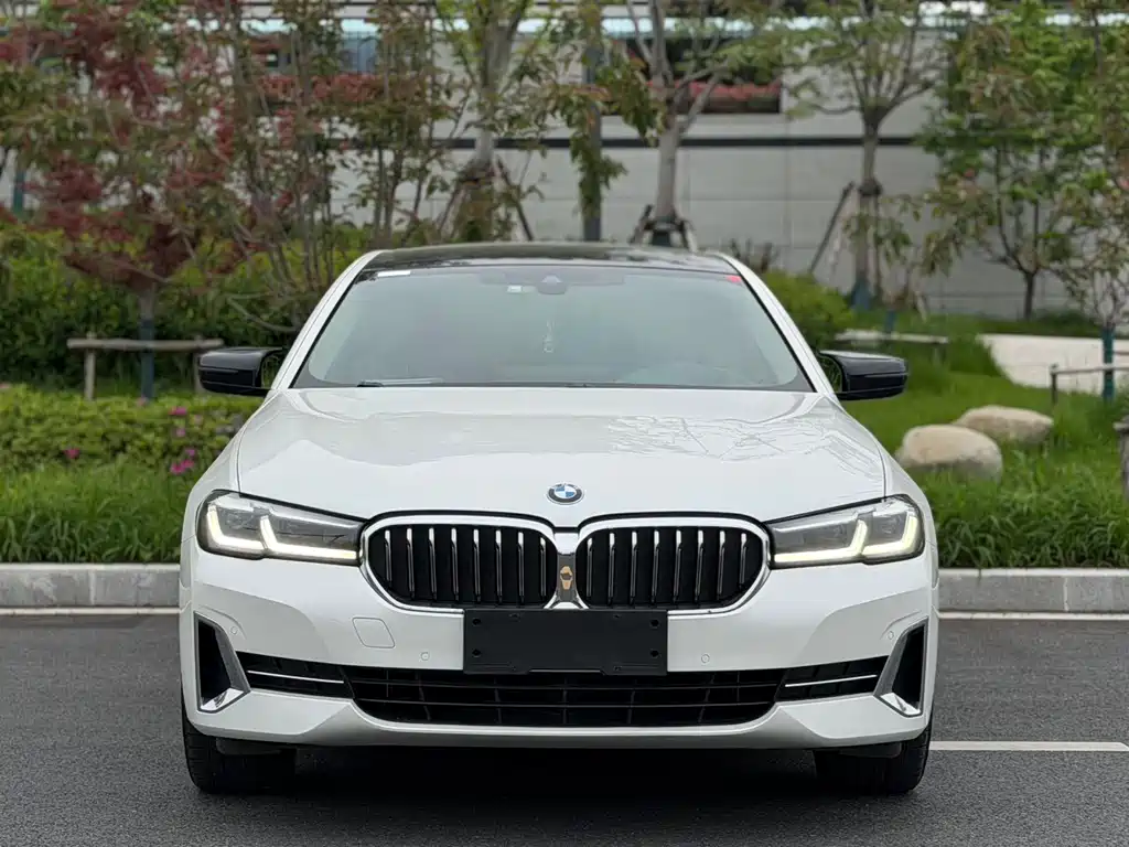 BMW 5 Series 2023 — фото 2