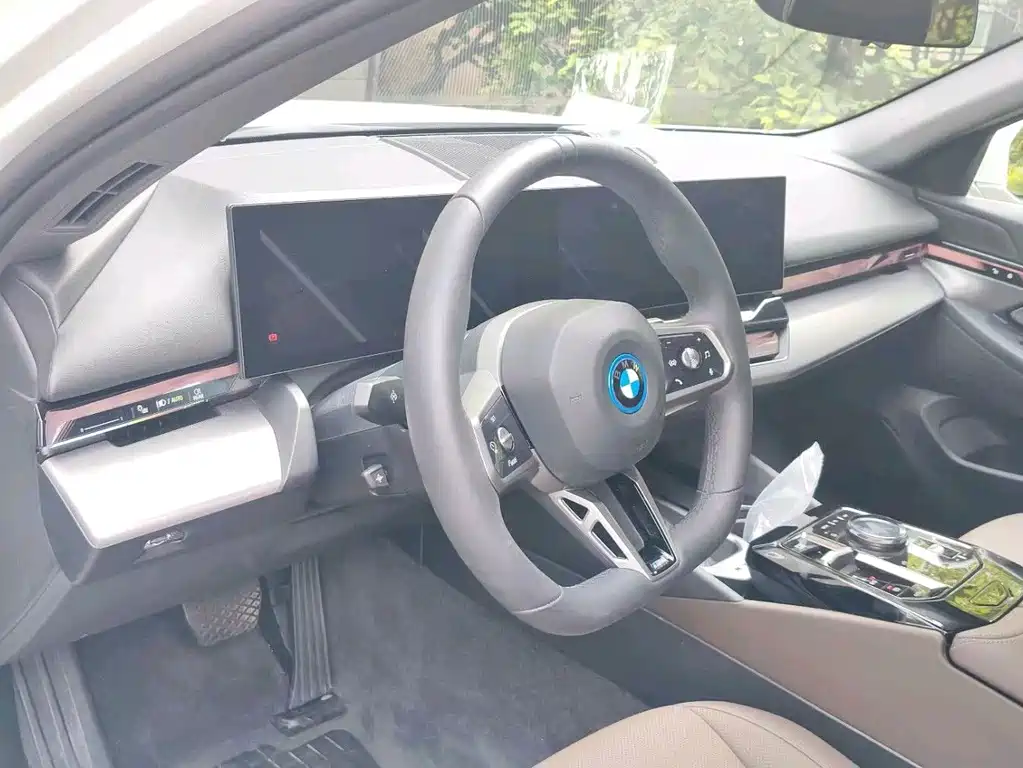 BMW i5 2025 — фото 9