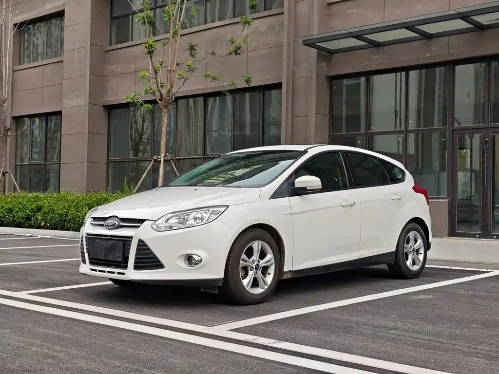 Ford Focus 2014 — фото 1
