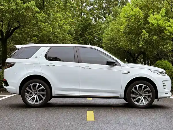 Land Rover Discovery Sport 2024