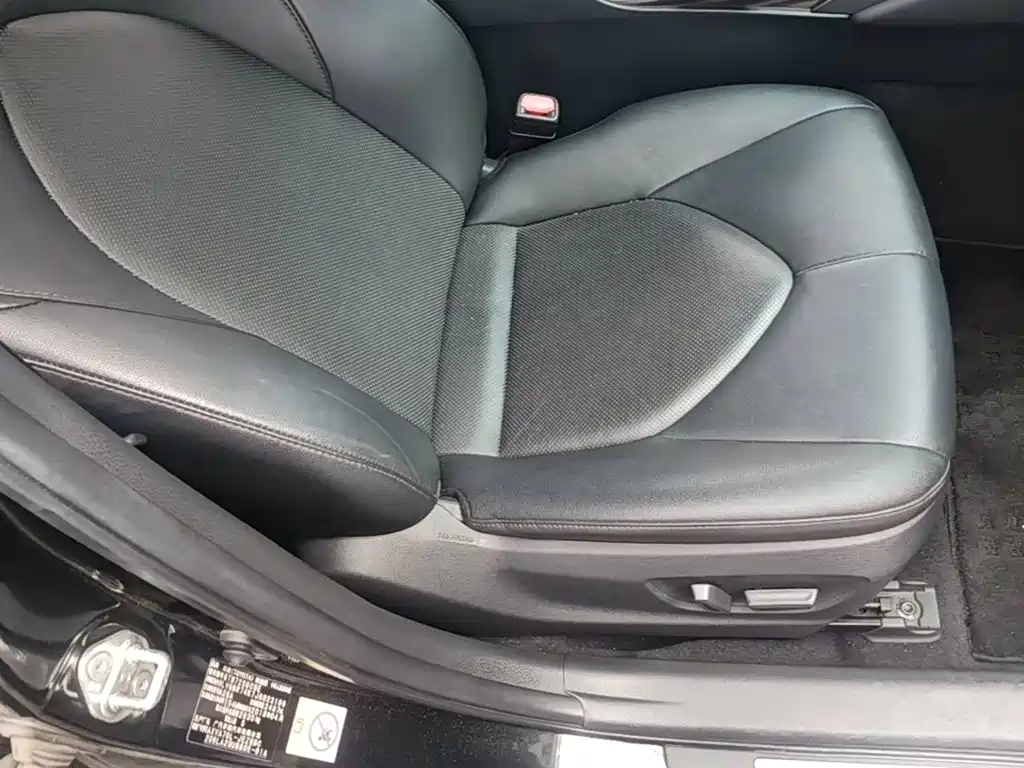 Toyota Camry 2018 — фото 25