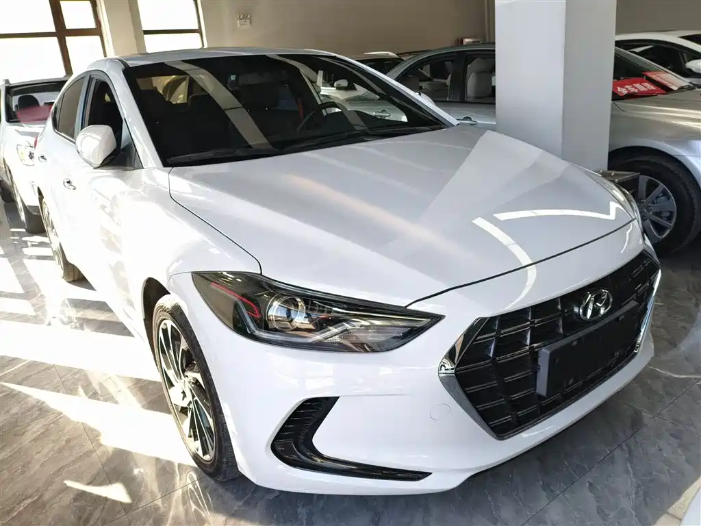 Hyundai Elantra 2020 — фото 4