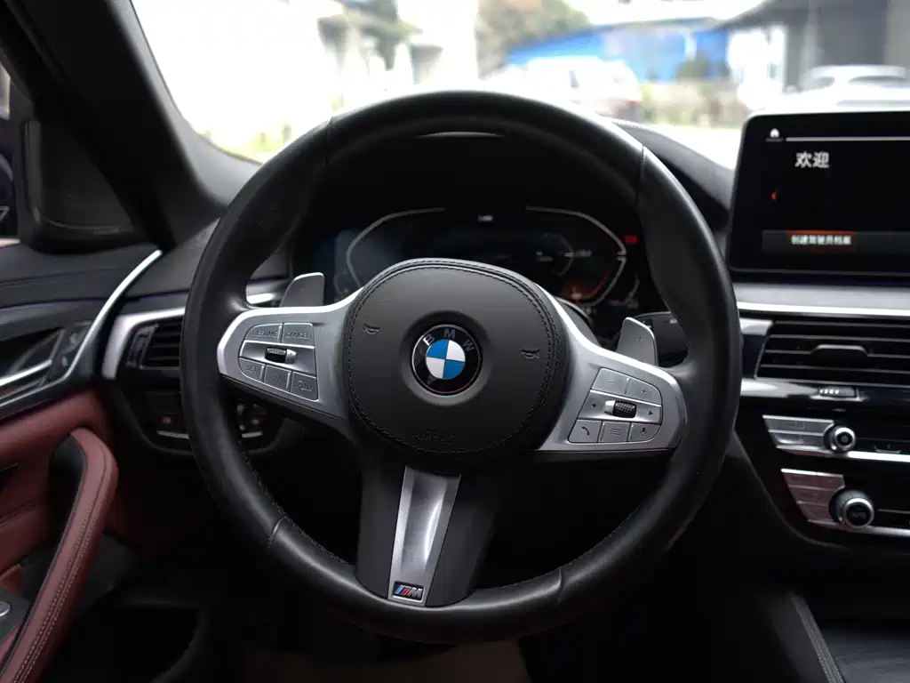 BMW 5 Series 2023 — фото 17