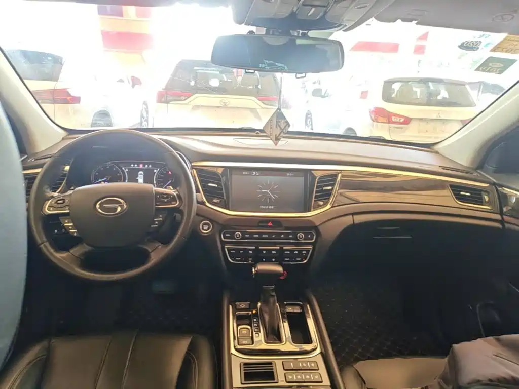 GAC Trumpchi GS8 2017 — фото 10