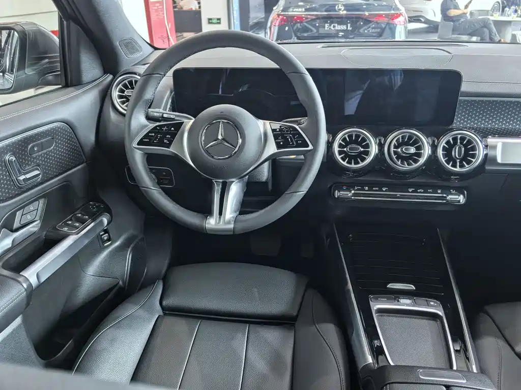 Mercedes-Benz EQB 2024 — фото 13