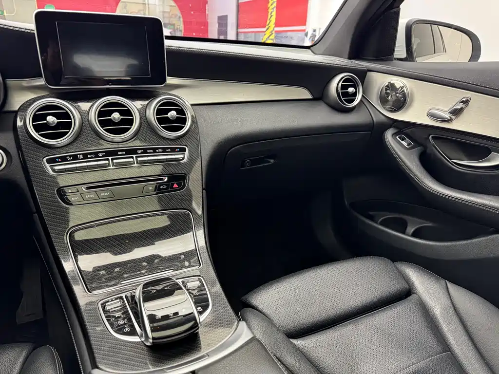 Mercedes-Benz GLC 2016 — фото 10