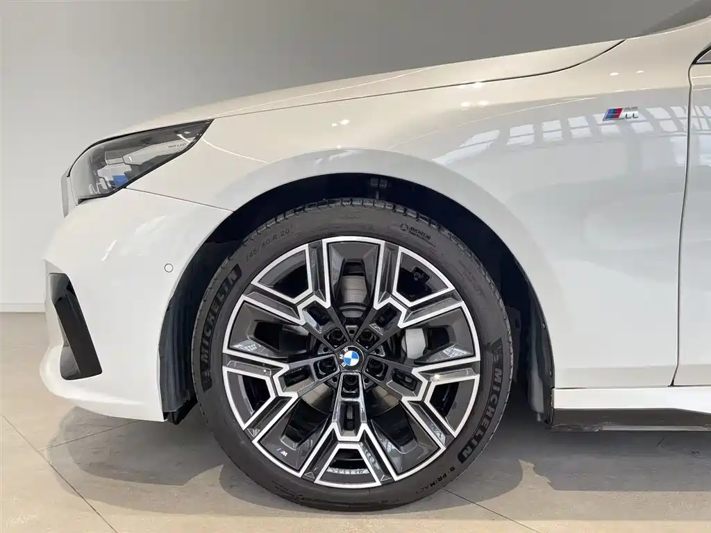 BMW 5 Series 2025 — фото 15