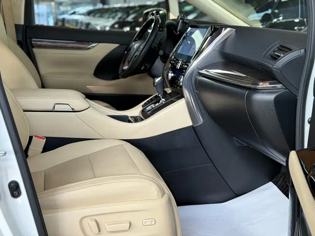 Toyota Alphard 2021 — фото 20