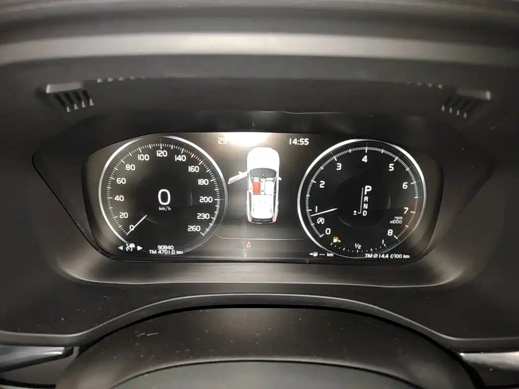 Volvo XC60 2020 — фото 12