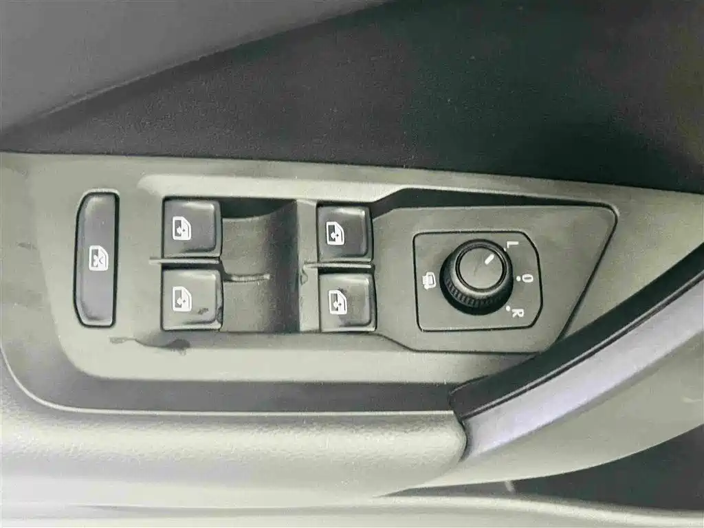 Volkswagen Tharu 2022 — фото 17