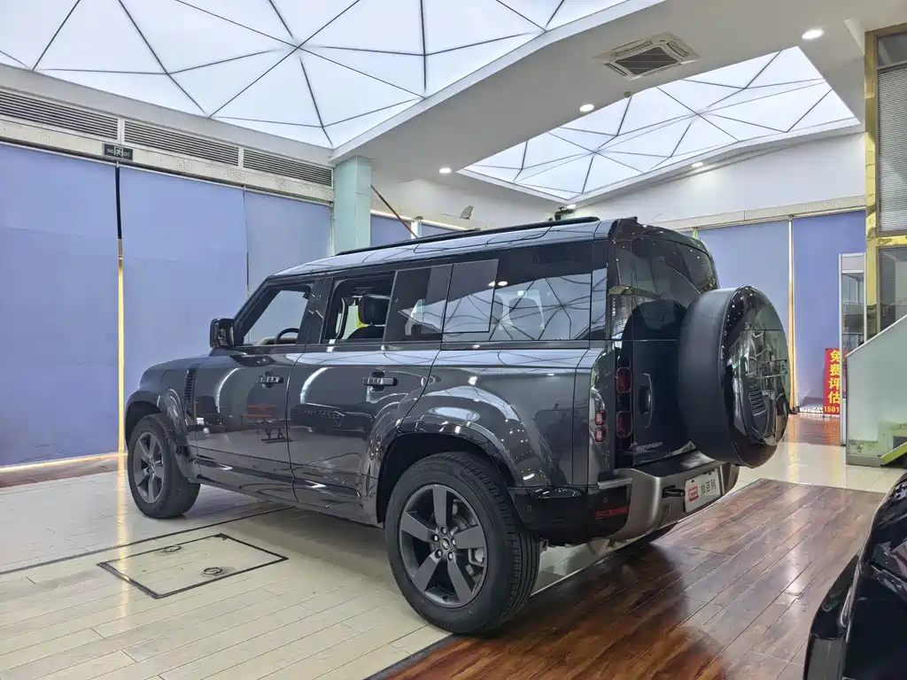 Land Rover Defender 2025 — фото 17