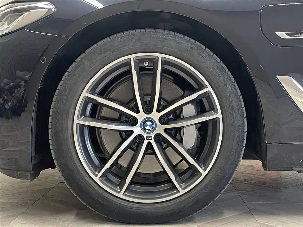 BMW 5 Series New Energy 2021 — фото 11