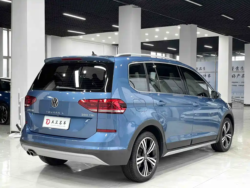 Volkswagen Touran 2022 — фото 4