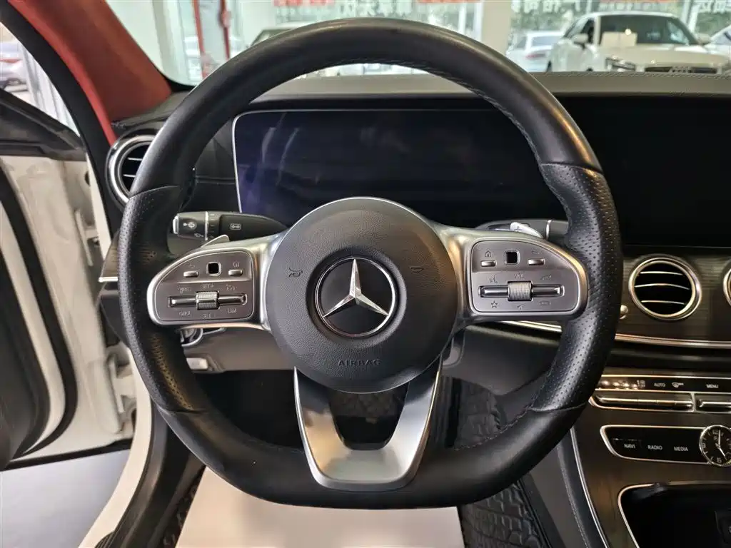 Mercedes-Benz E-Class 2020 — фото 16
