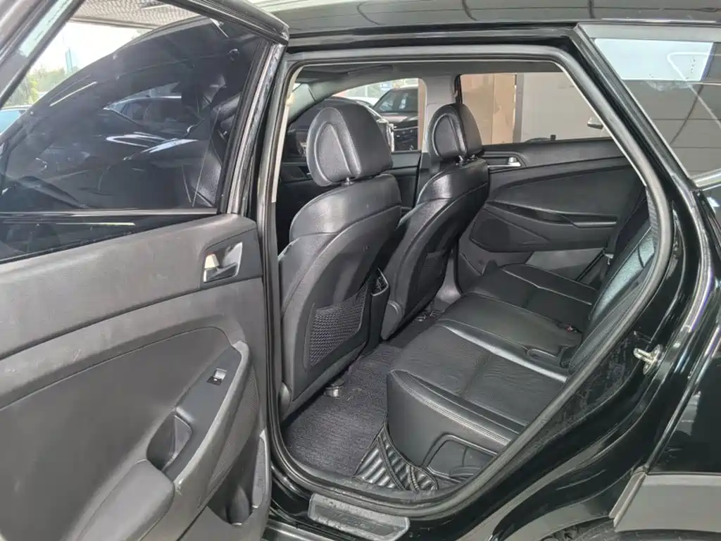 Hyundai Tucson 2017 — фото 11