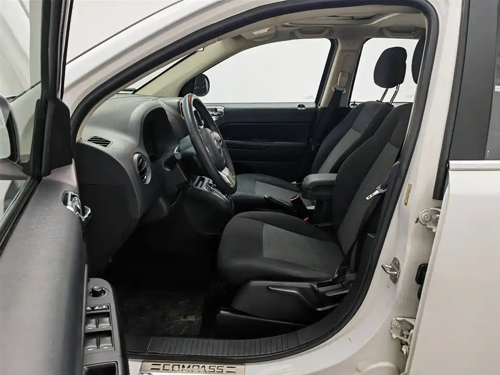 Jeep Compass 2014 — фото 10