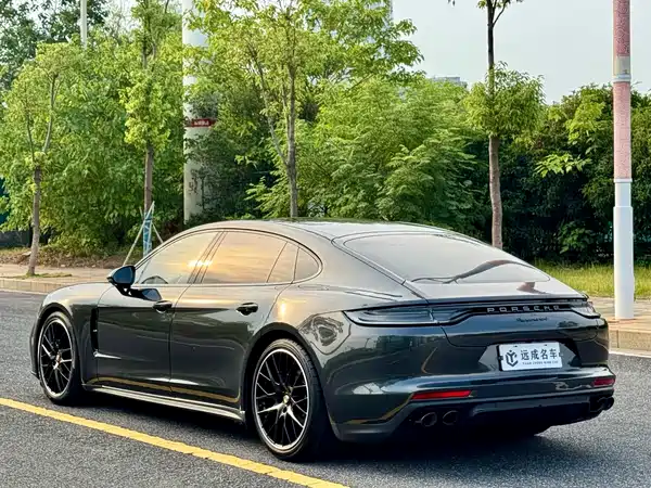 Porsche Panamera 2023