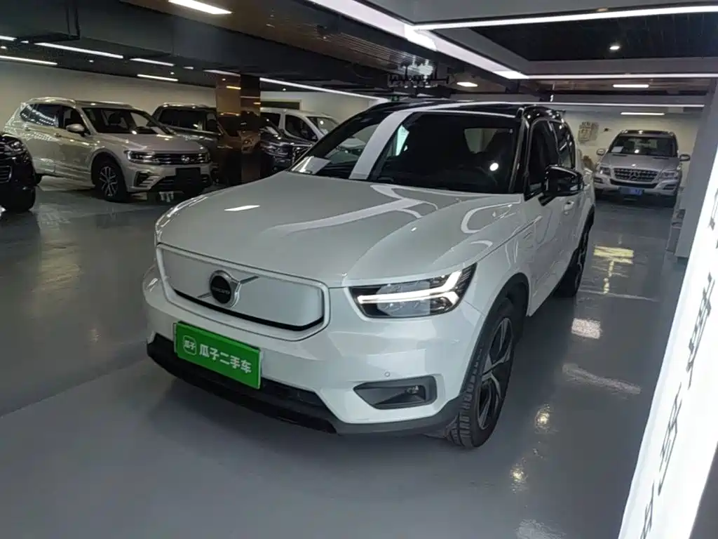 Volvo XC40 New Energy 2021 — фото 1