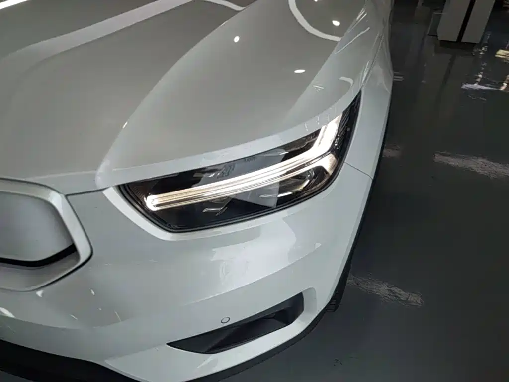 Volvo XC40 New Energy 2021 — фото 24