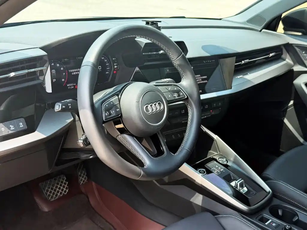 Audi A3 2023 — фото 16