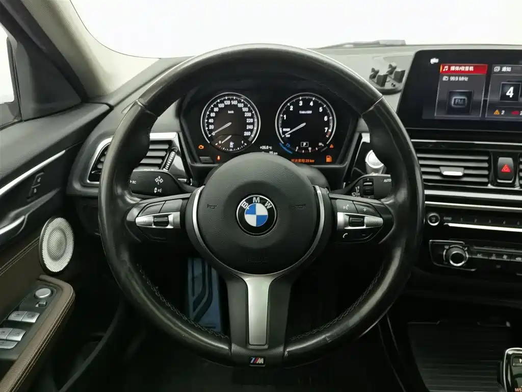 BMW 1 Series 2023 — фото 11