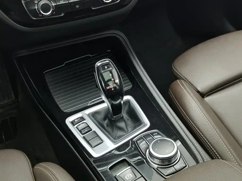 BMW 1 Series 2023 — фото 13