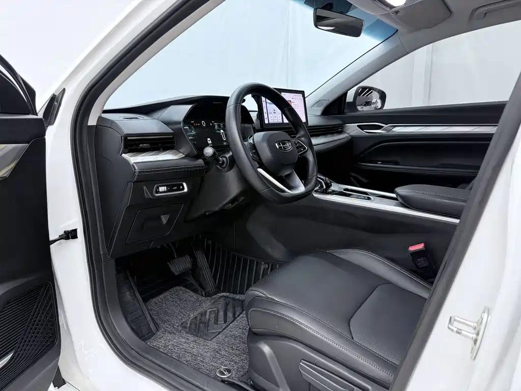 Geely Emgrand L Hip 2025 — фото 4