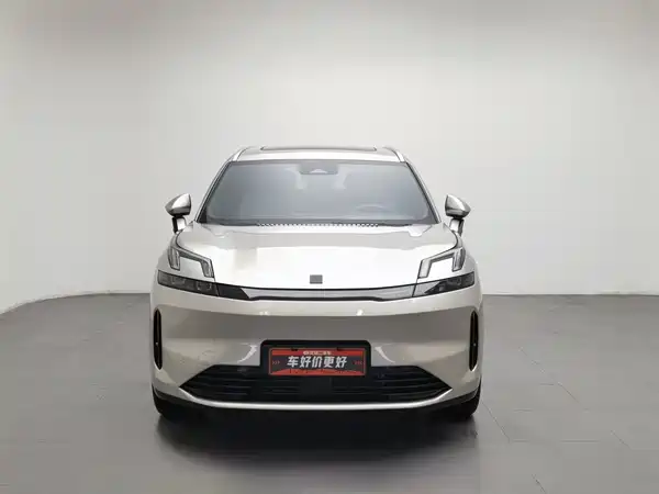 Lynk & Co 08 EM-P 2025