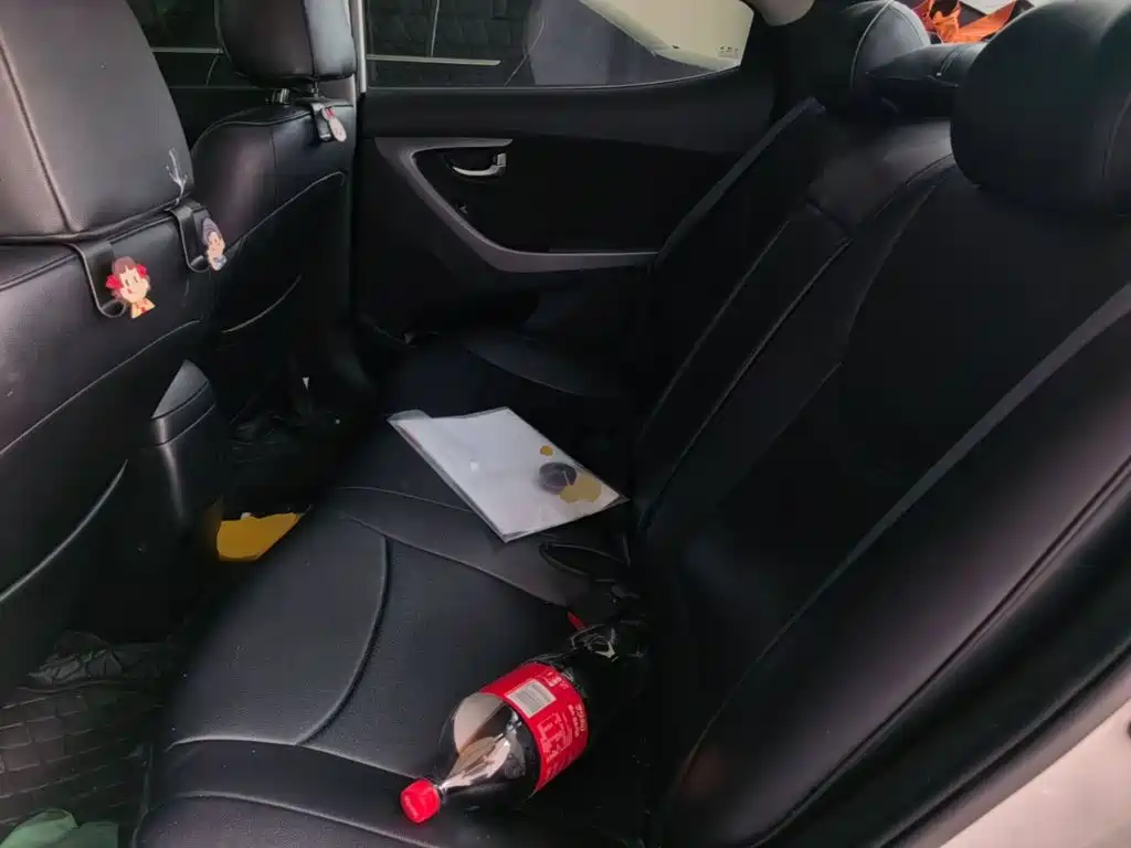Hyundai Elantra 2015 — фото 17