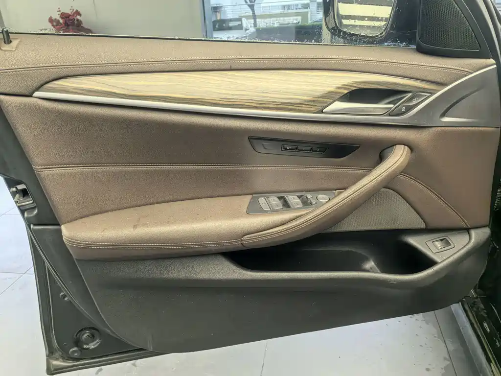 BMW 5 Series 2020 — фото 16
