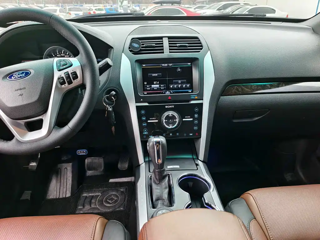 Ford Explorer 2015 — фото 13