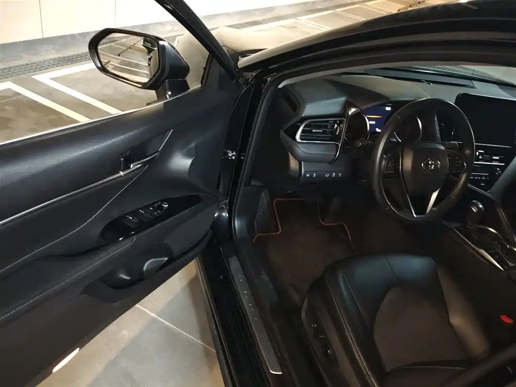 Toyota Camry 2023 — фото 17