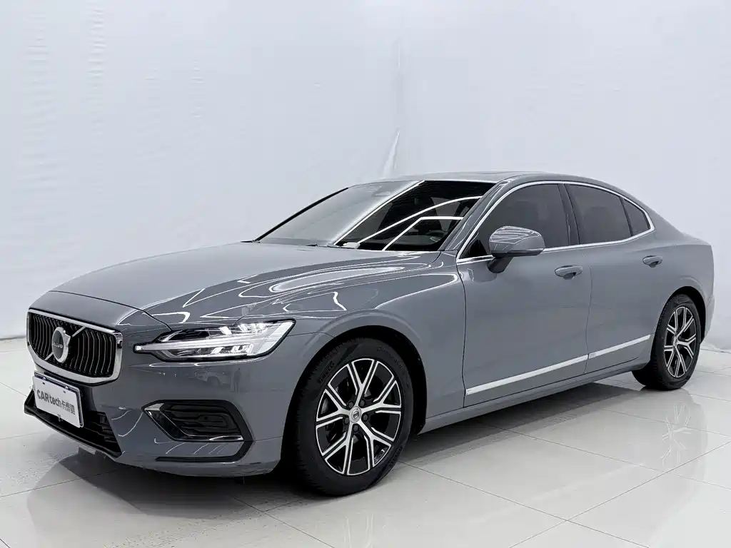 Volvo S60 2023 — фото 1