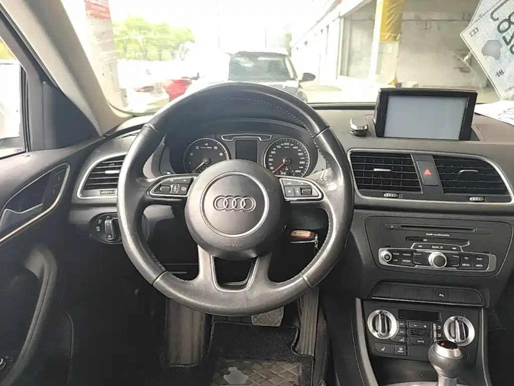 Audi Q3 2014 — фото 11